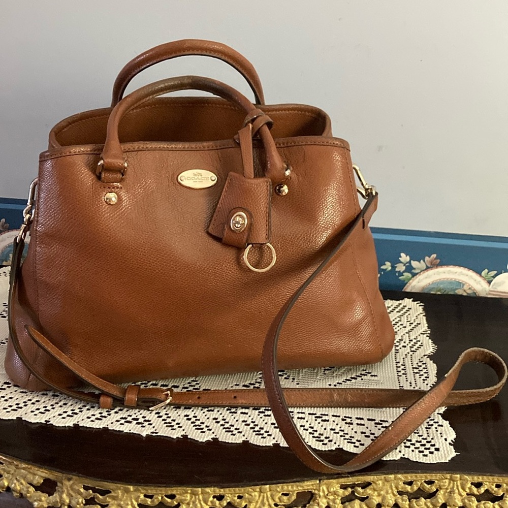 COACH Carmel color hand/shoulder bag, attached key holder, see pics $120